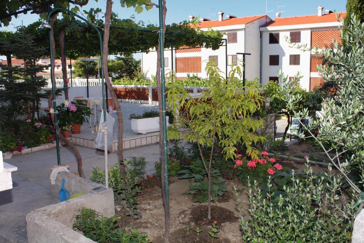Apartments And Rooms With Parking Space Palit, Rab - 5061 Zewnętrze zdjęcie